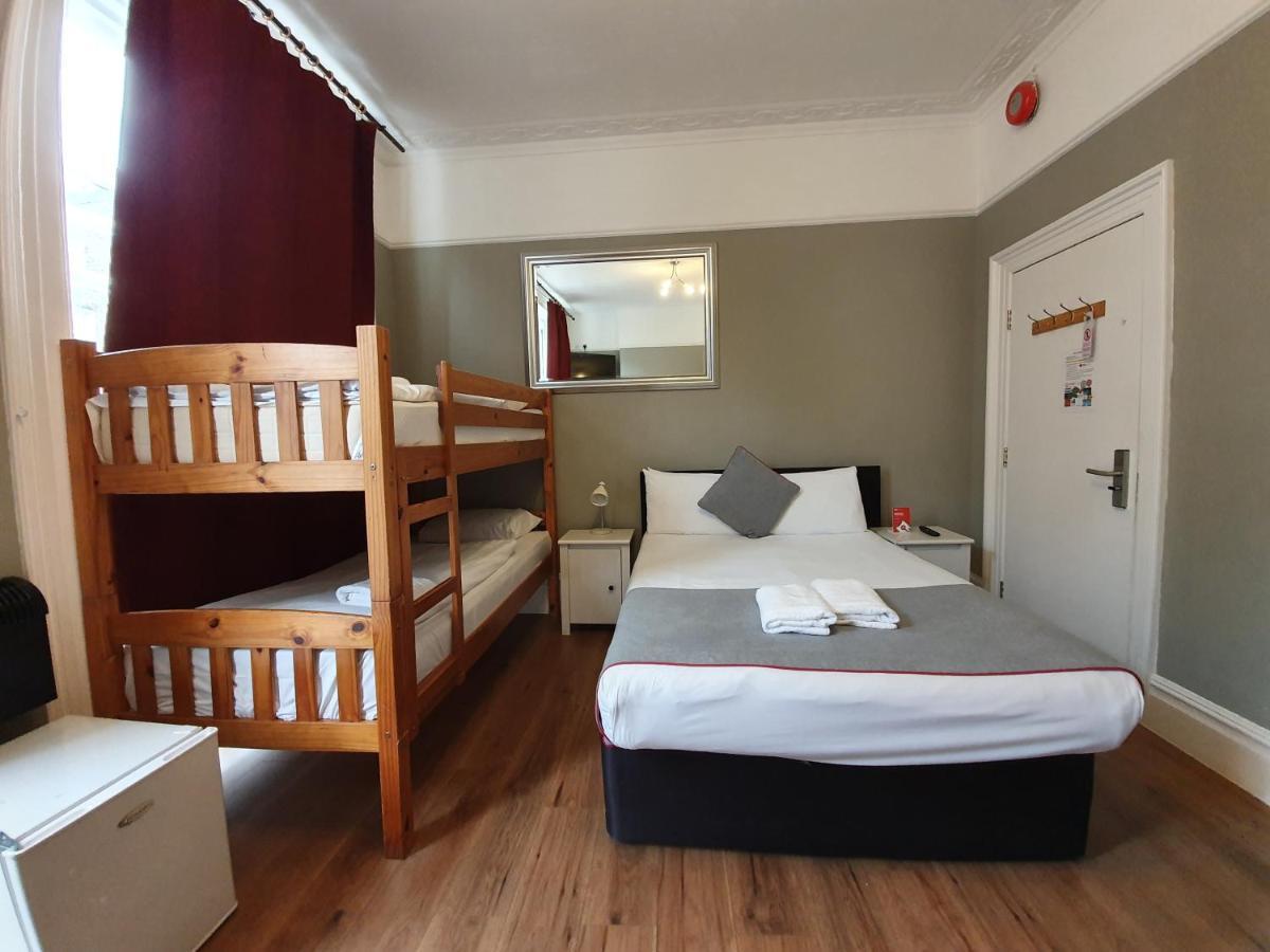 Habitación Familiar con baño privado